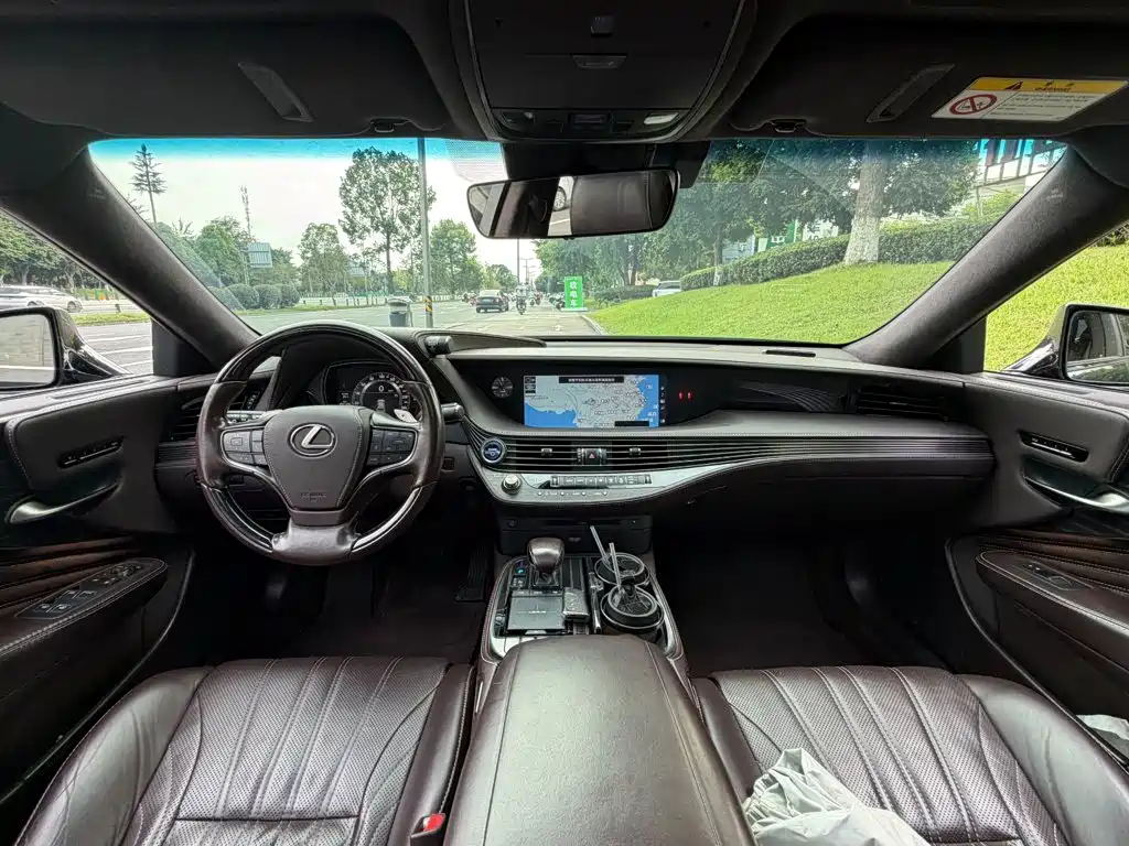 Lexus LS — миниатюра 13