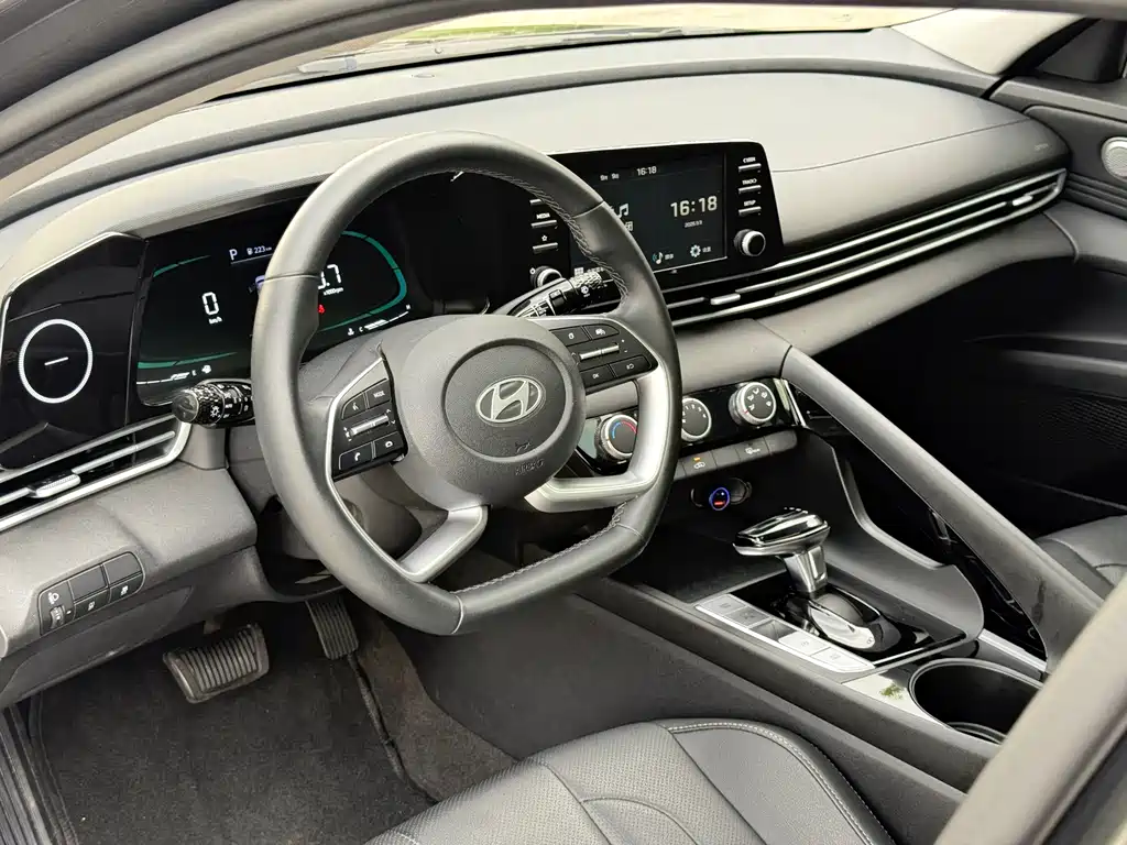 Hyundai Elantra — миниатюра 11
