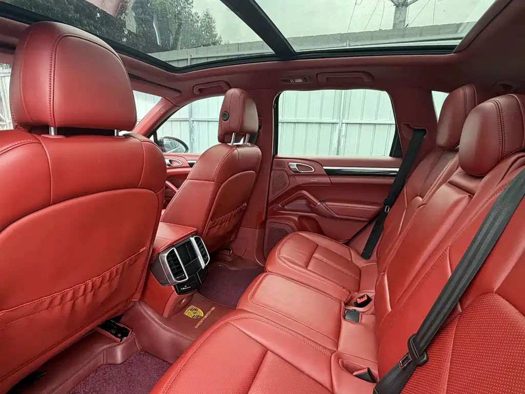 Porsche Cayenne — миниатюра 11