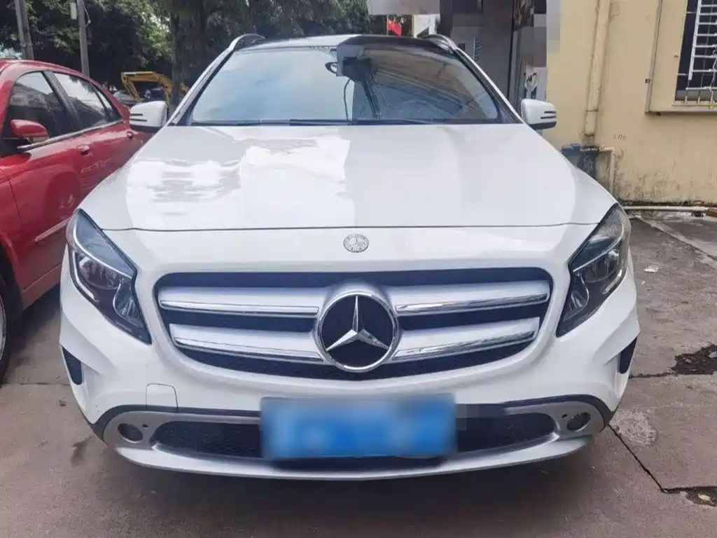 MERCEDES-BENZ  GLA