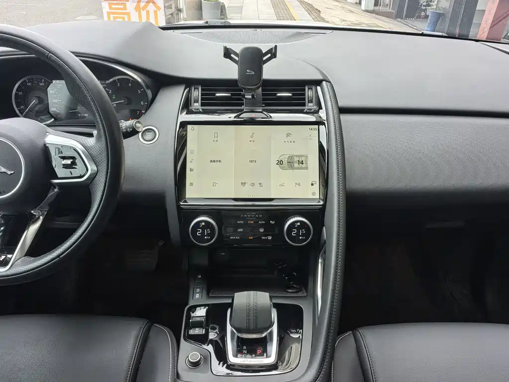 Jaguar E-PACE — миниатюра 14