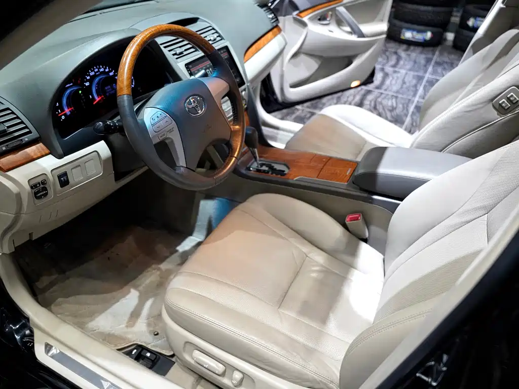 Toyota Camry — миниатюра 10