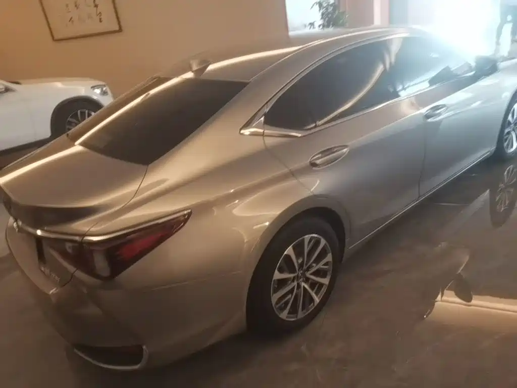 Lexus ES — миниатюра 7