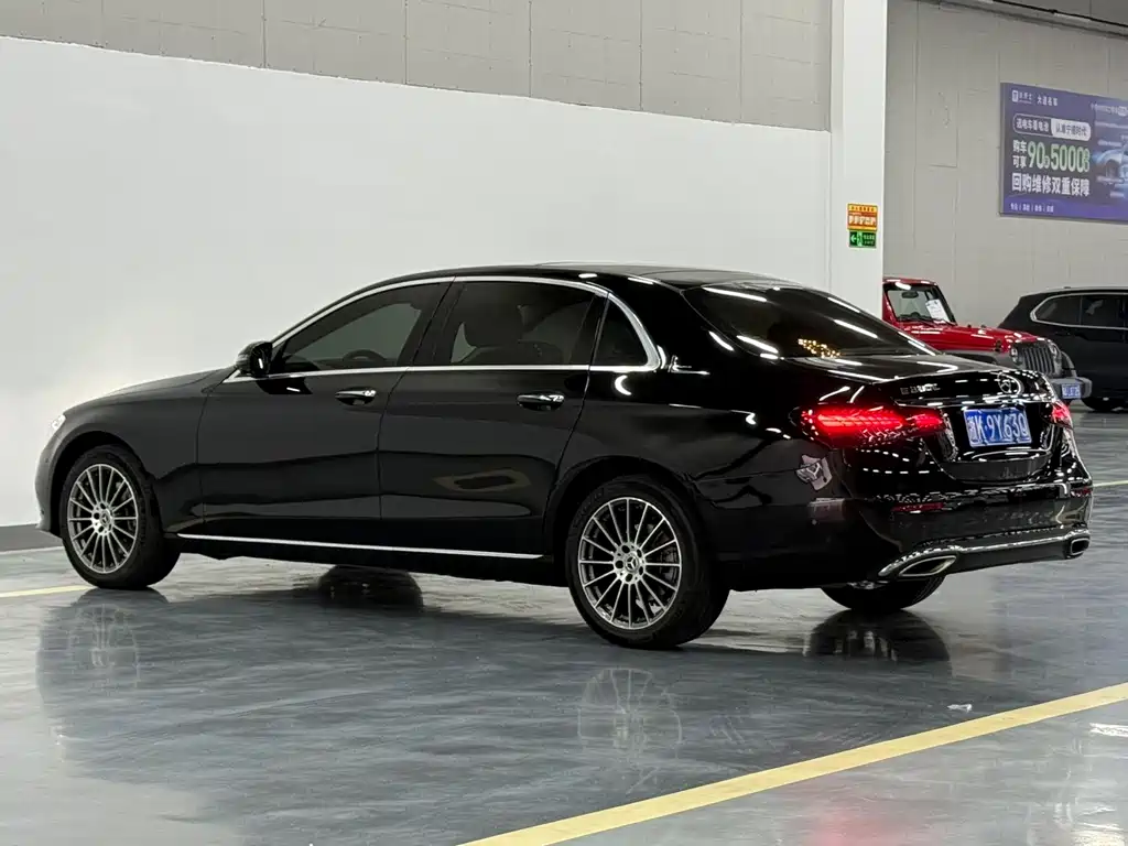 Mercedes-Benz E-Class — миниатюра 8