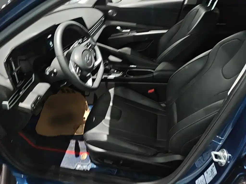 Hyundai Elantra — миниатюра 15