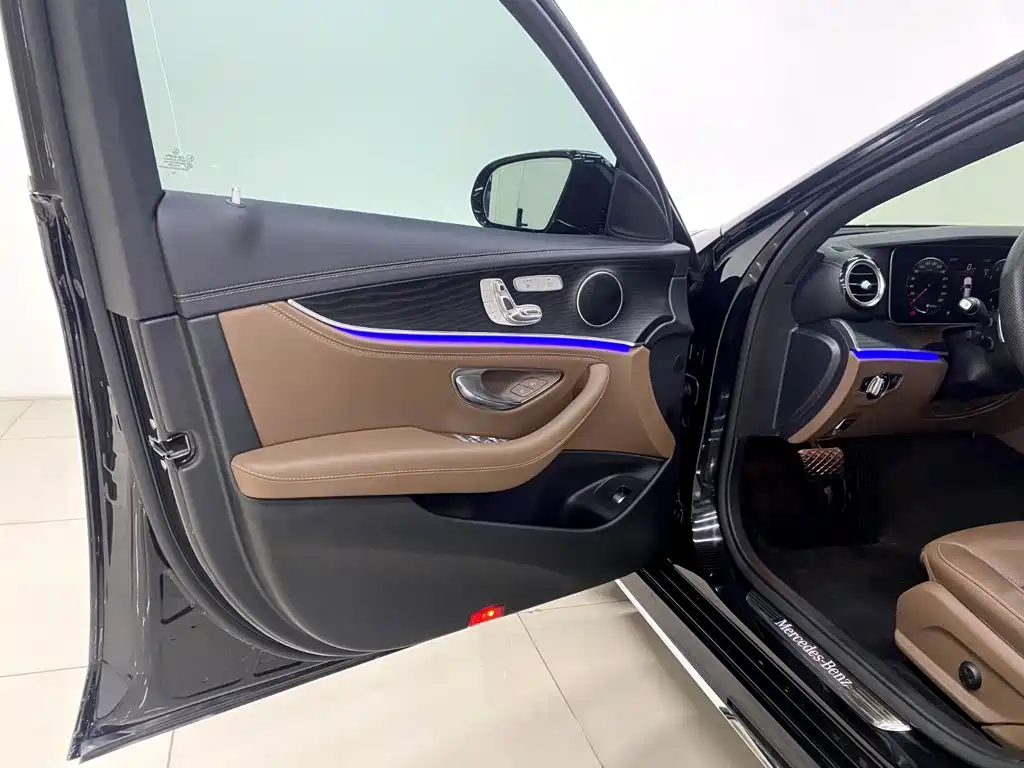 Mercedes-Benz E-Class — миниатюра 8