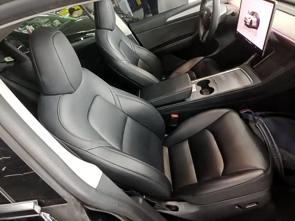 Tesla Model Y — миниатюра 25