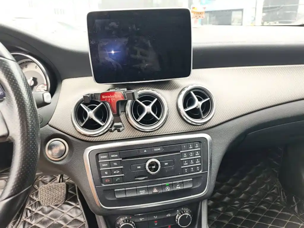 Mercedes-Benz GLA — миниатюра 18