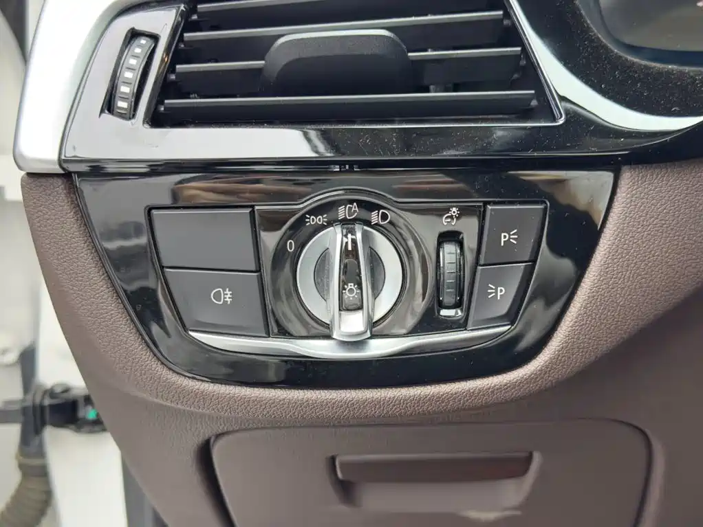BMW 5 Series — миниатюра 18