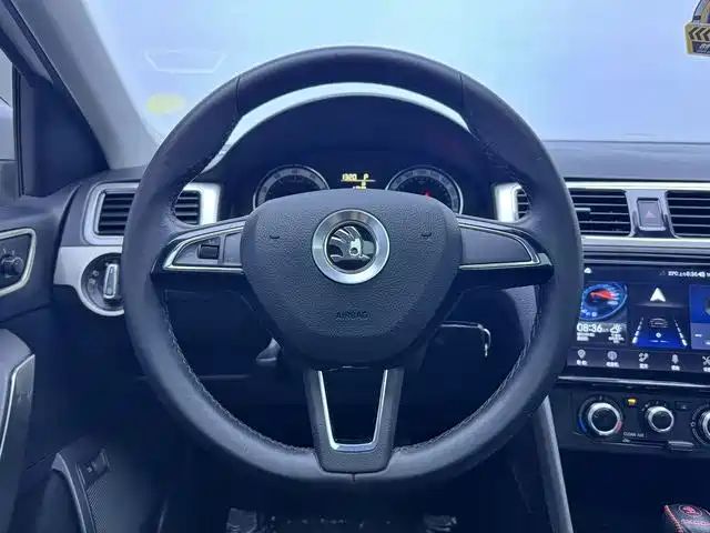 Skoda Rapid — миниатюра 12