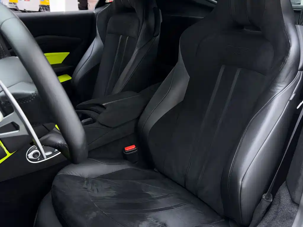 Aston Martin V8 Vantage — миниатюра 15
