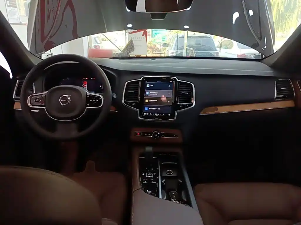 Volvo XC90 — миниатюра 10