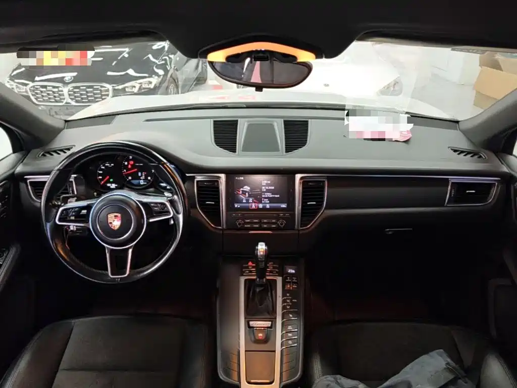 Porsche Macan — миниатюра 10