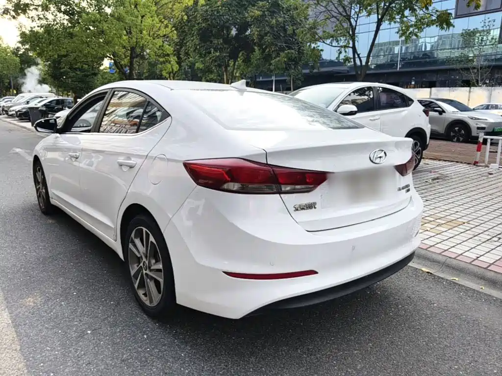 Hyundai Elantra — миниатюра 5