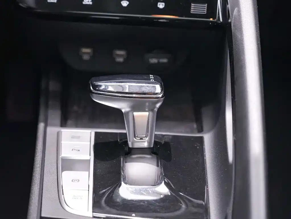 Hyundai Elantra — миниатюра 14