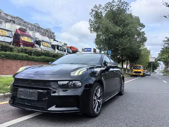 2019 Lynk & Co 03