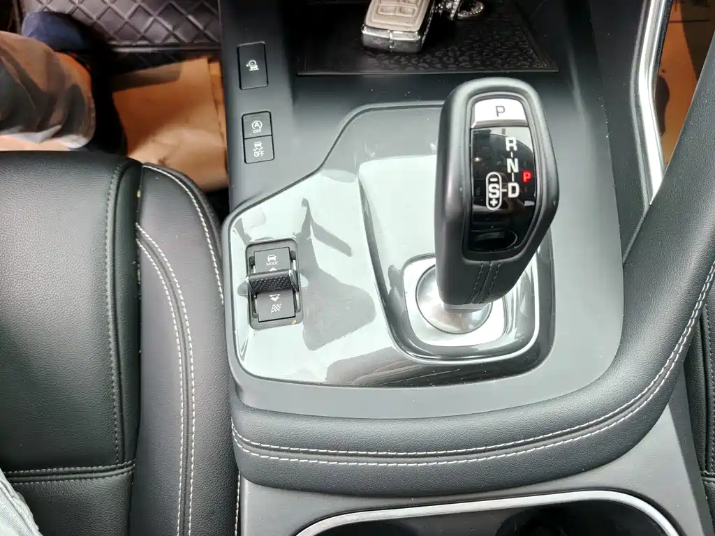 Jaguar E-PACE — миниатюра 13