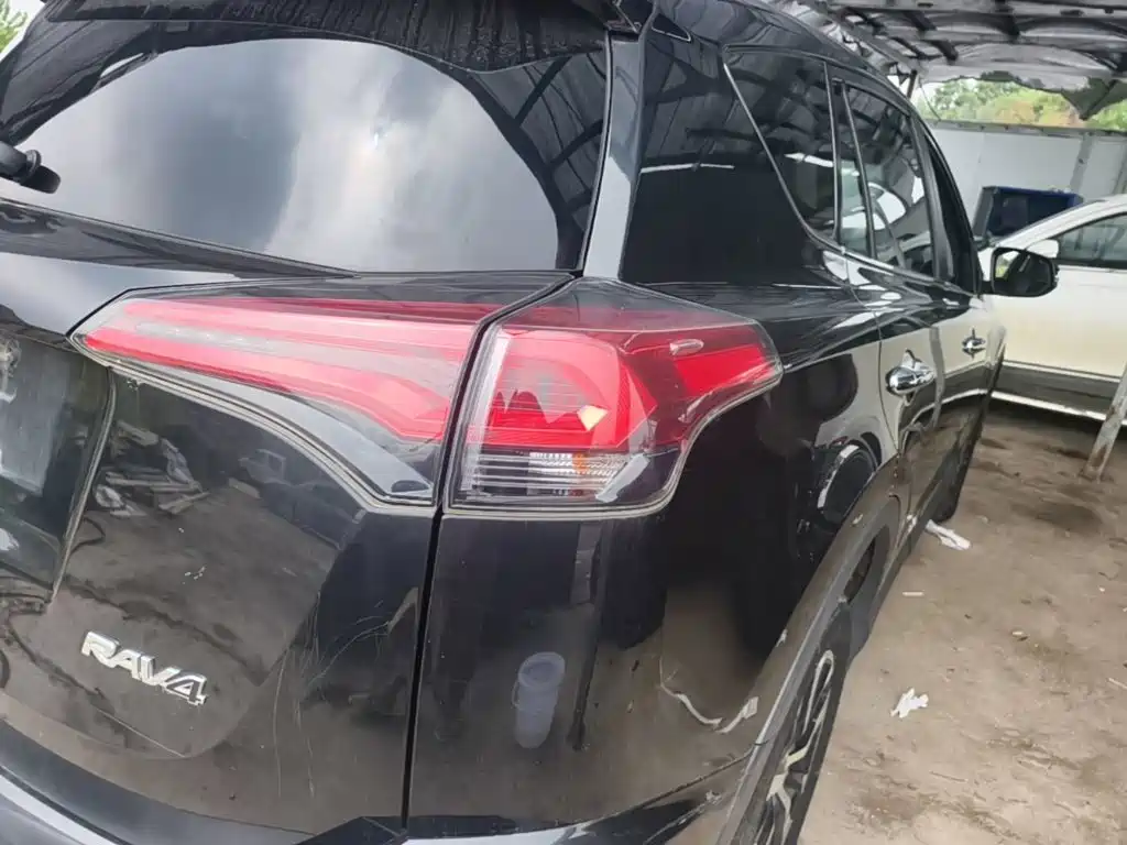 Toyota RAV4 — миниатюра 8