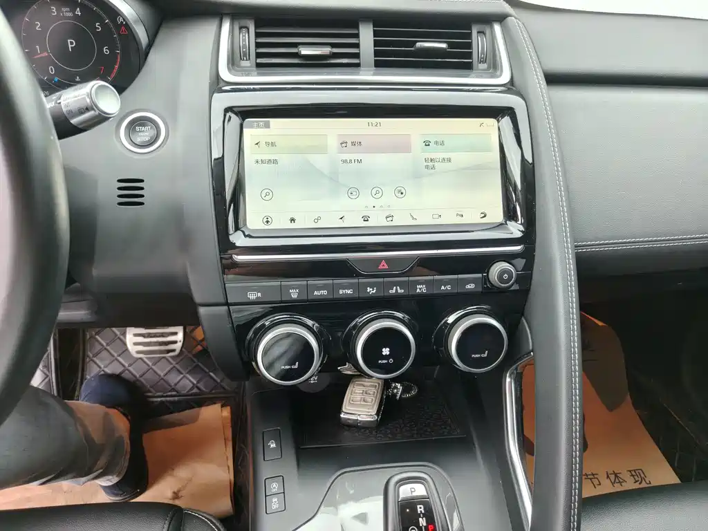 Jaguar E-PACE — миниатюра 12