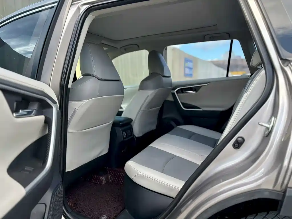 Toyota RAV4 2020 2.5L E-CVT Flagship