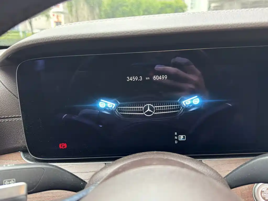 Mercedes-Benz E-Class — миниатюра 9