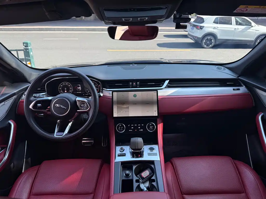 Jaguar F-PACE — миниатюра 9