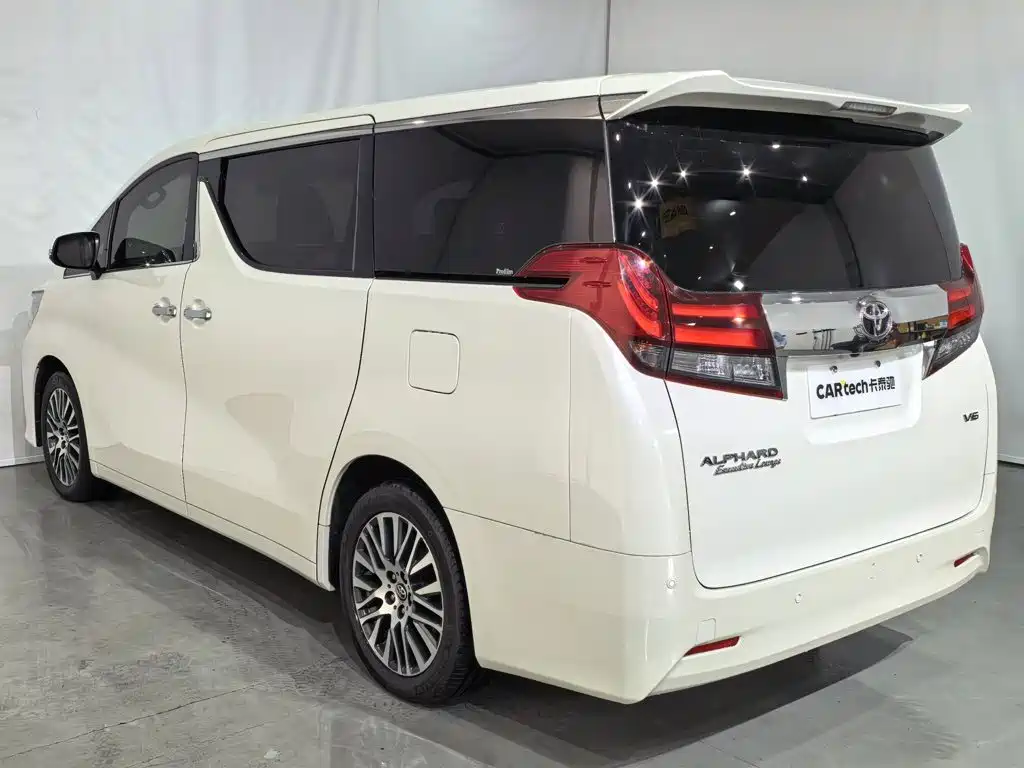 Toyota Alphard — миниатюра 17
