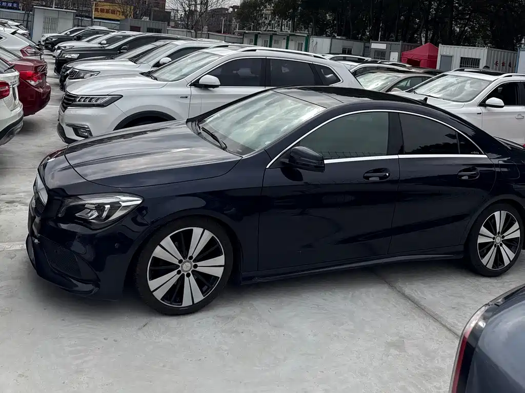 MERCEDES-BENZ CLA