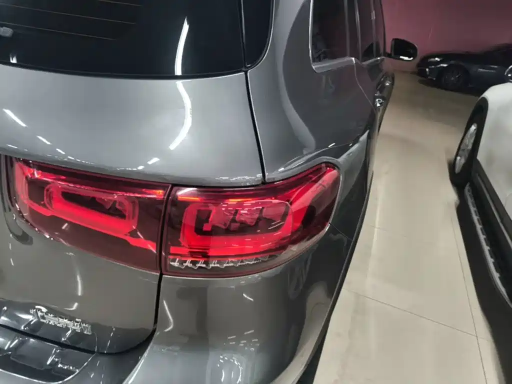 Mercedes-Benz GLB — миниатюра 8