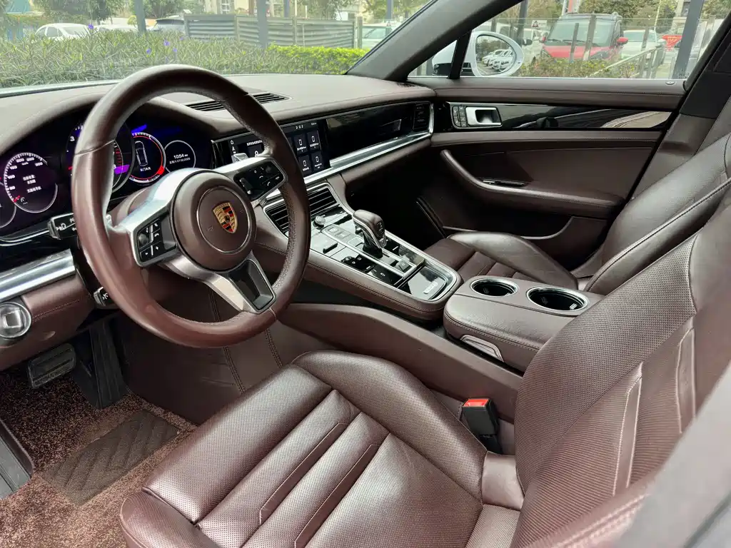 PORSCHE PANAMERA
