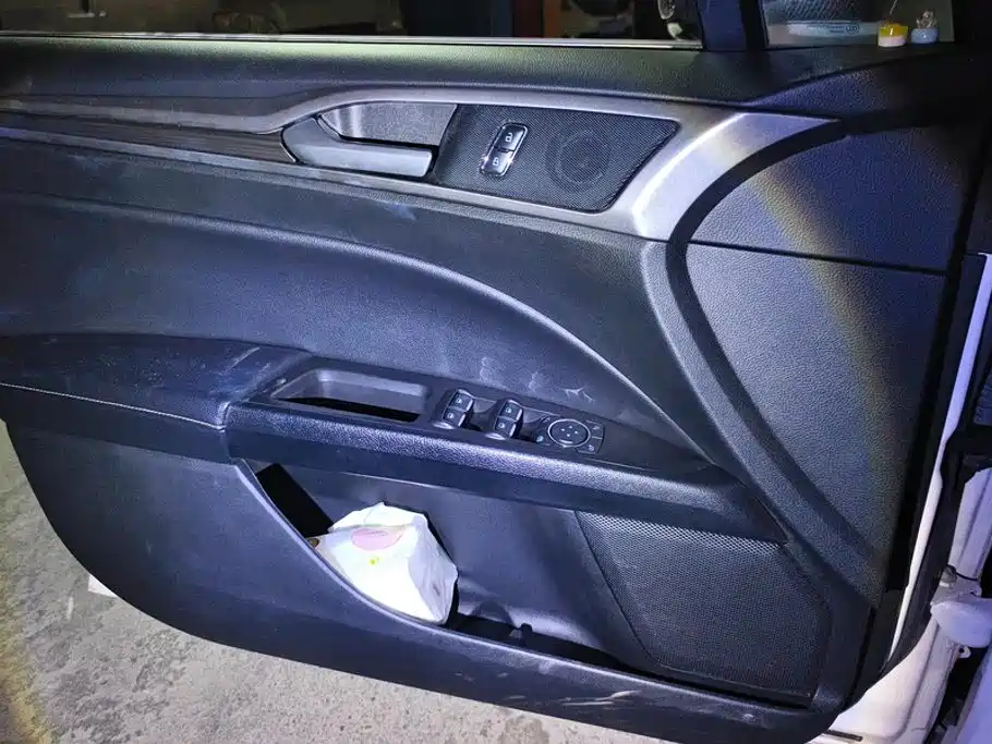 Ford Mondeo — миниатюра 7