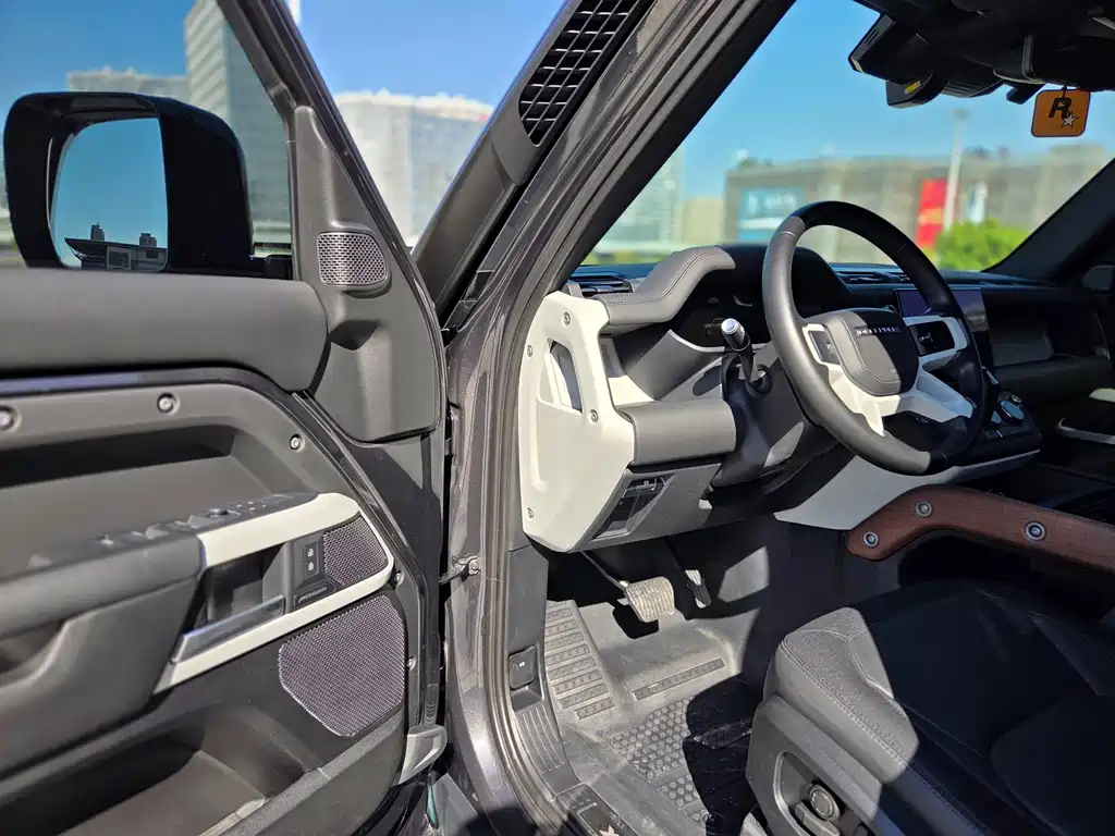 Land Rover Defender — миниатюра 8