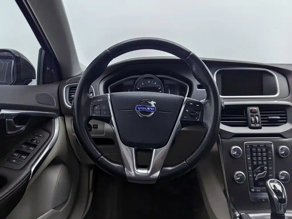 Volvo V40 — миниатюра 11