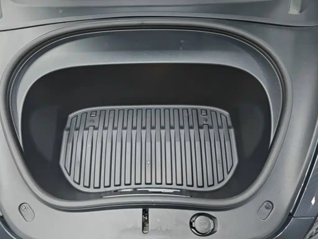Tesla Model 3 — миниатюра 20