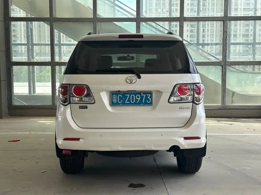 Toyota Fortuner — миниатюра 5