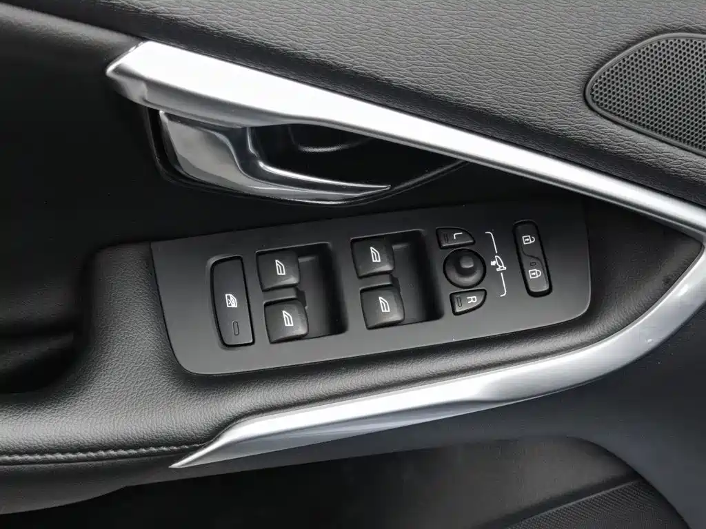 Volvo V40 — миниатюра 9