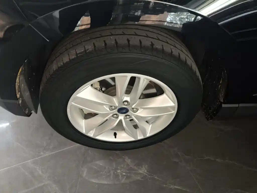 Ford Edge — миниатюра 23