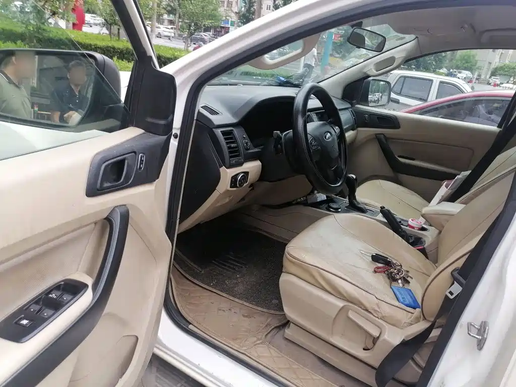Ford Everest — миниатюра 14
