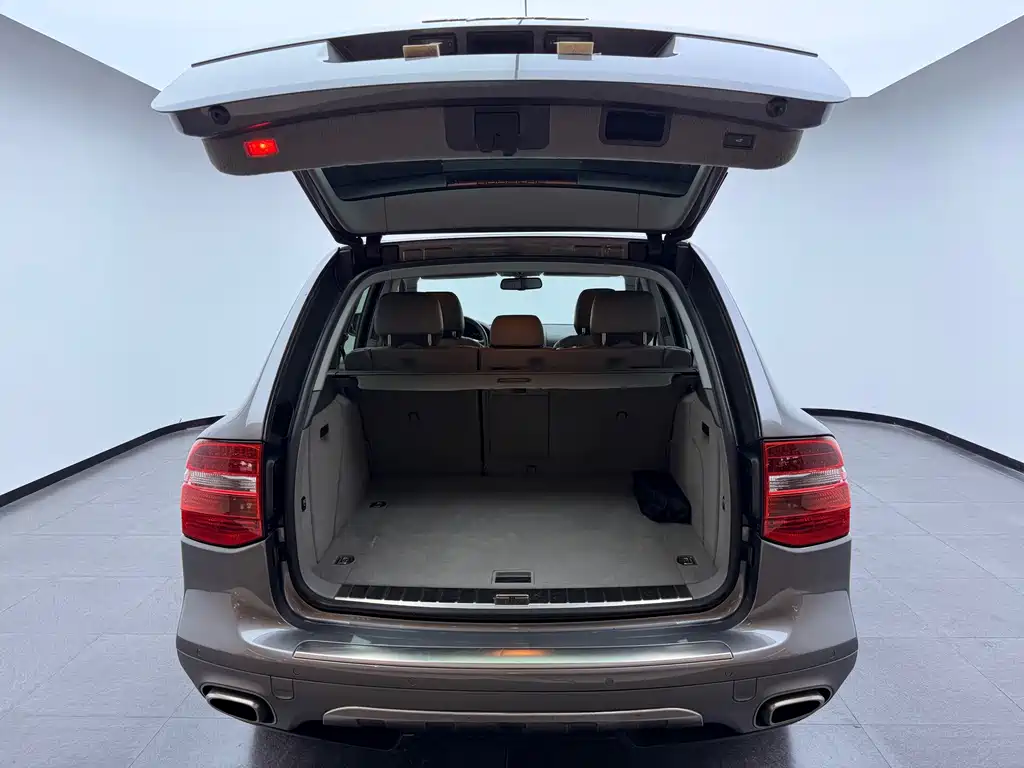 Porsche Cayenne — миниатюра 7