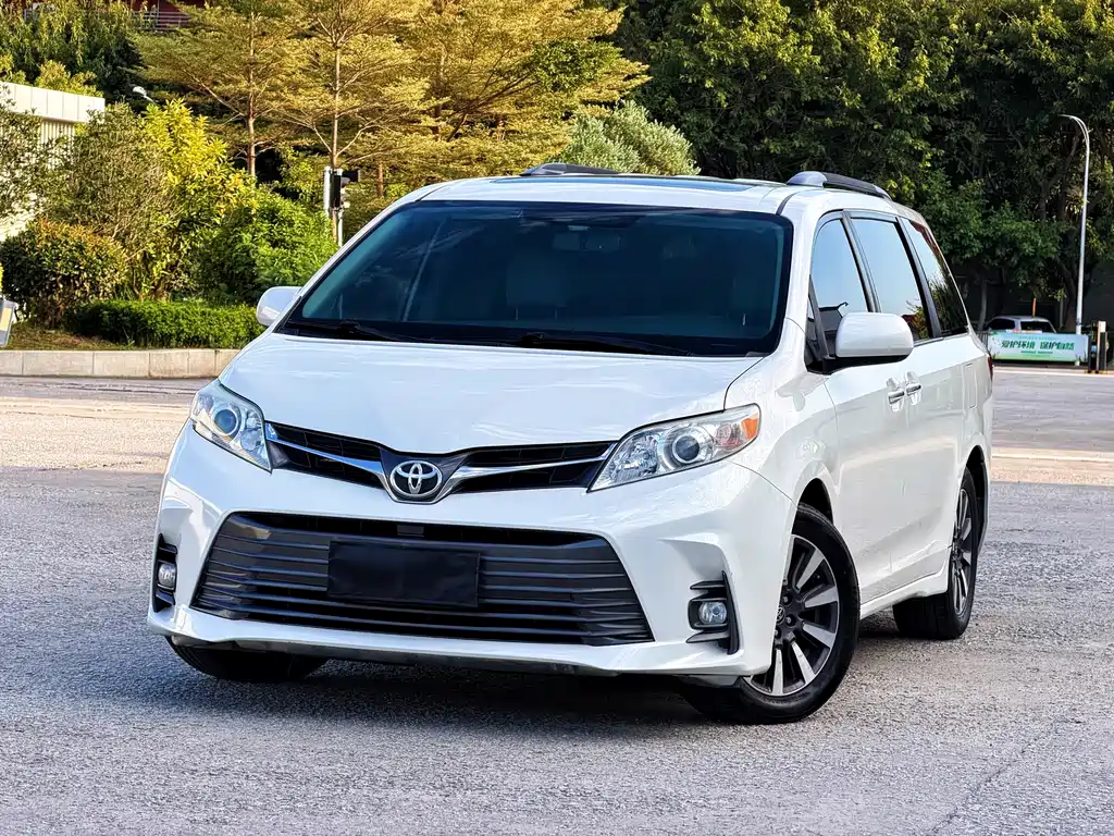 Toyota Sienna — миниатюра 3