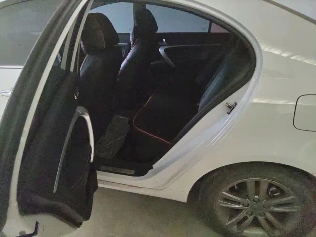 Geely Emgrand — миниатюра 13