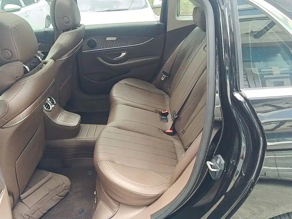 Mercedes-Benz E-Class — миниатюра 17