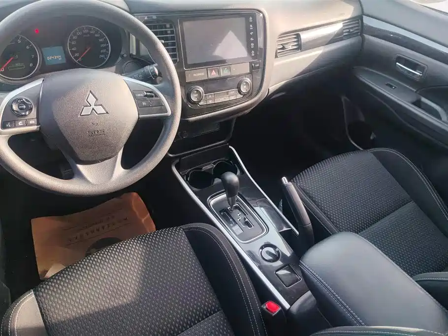 MITSUBISHI OUTLANDER