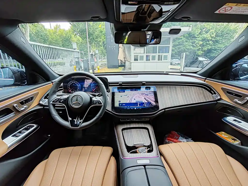 Mercedes-Benz E-Class — миниатюра 12