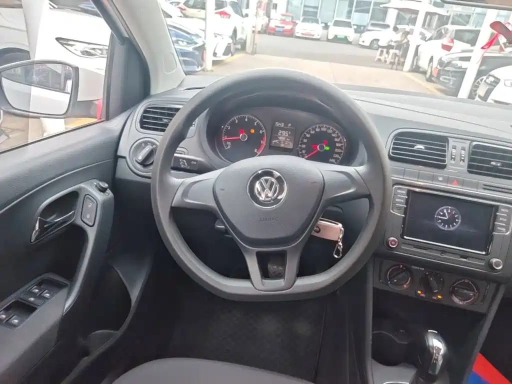 Volkswagen Polo — миниатюра 11