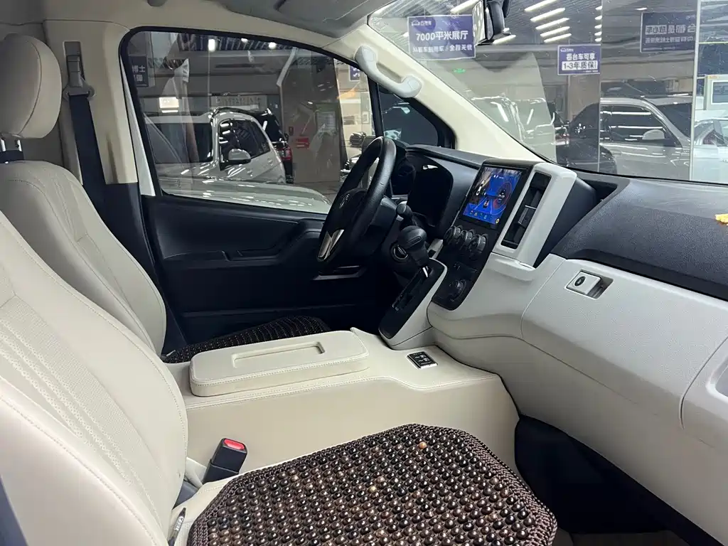 Toyota Hiace — миниатюра 7