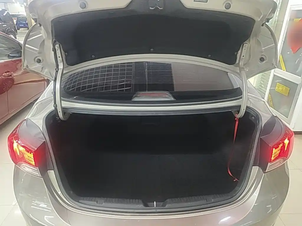 Hyundai Elantra Langdong — миниатюра 19