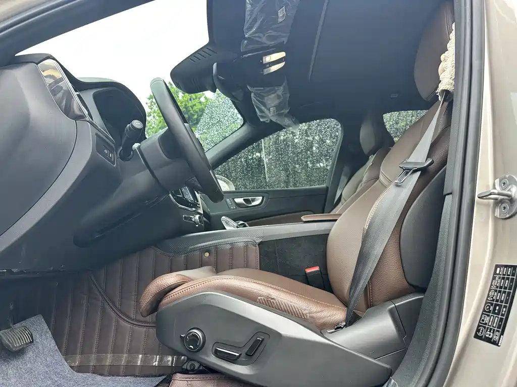 Volvo XC60 2023 T8 Sport