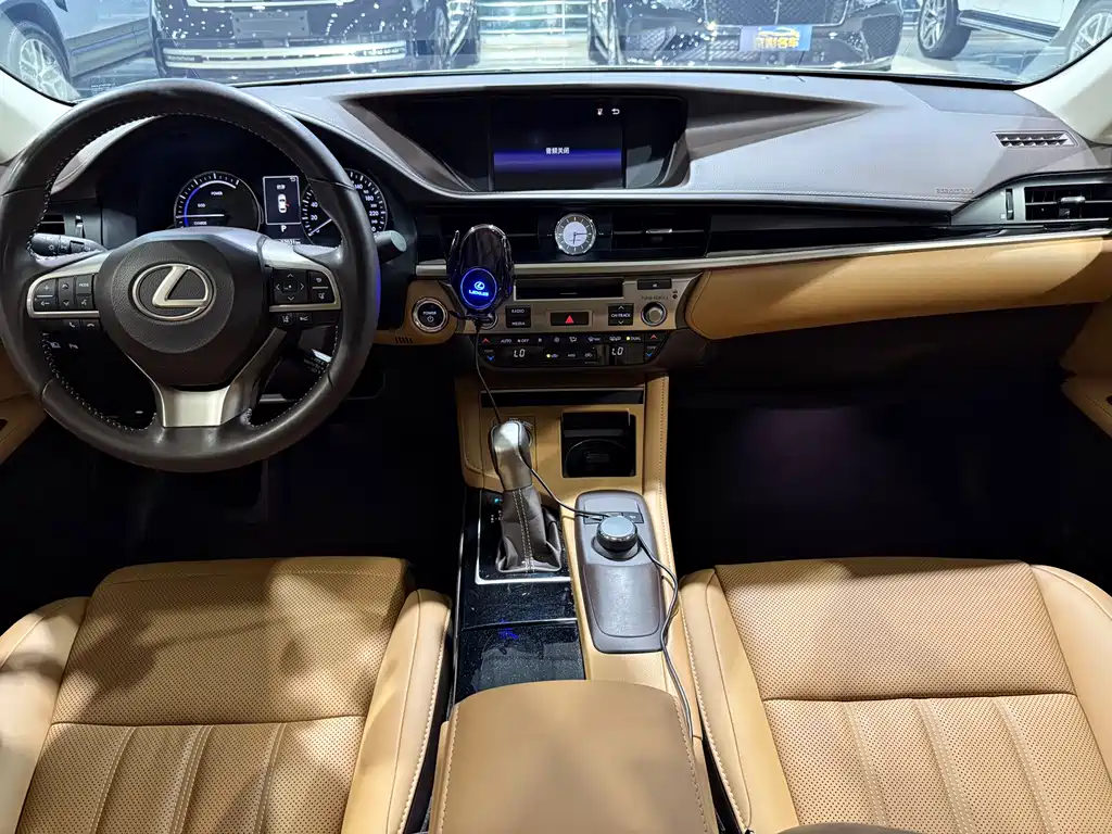 Lexus ES — миниатюра 12