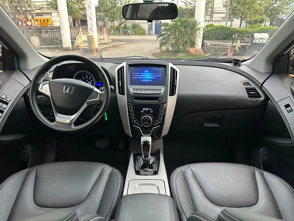 Luxgen U6 — миниатюра 18
